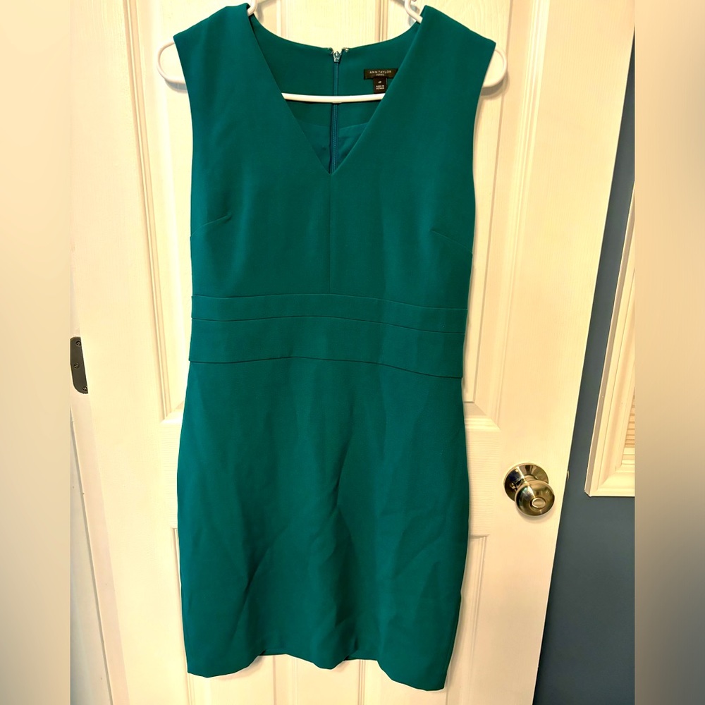 Ann Taylor sheath dress 4P great condition